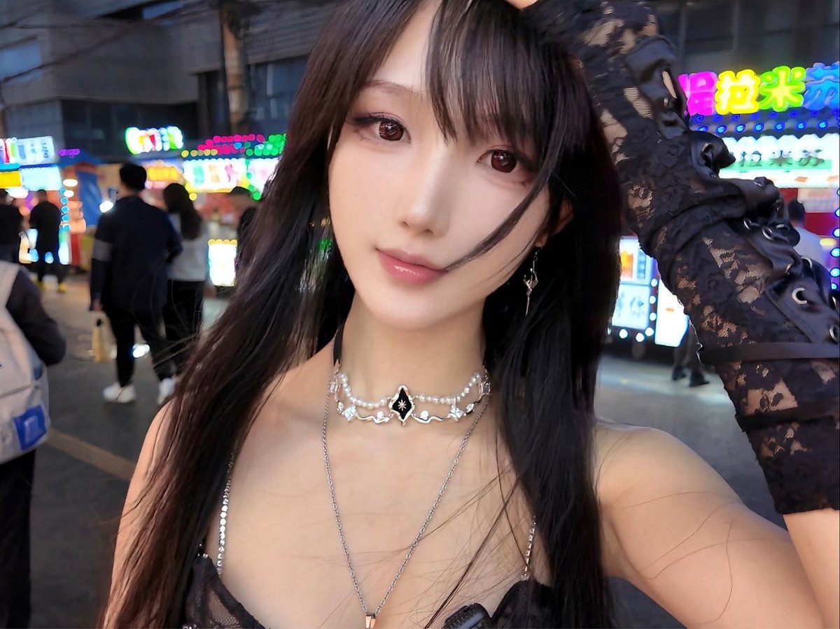 RalstonWes's tweet photo. 这样穿出门回头率真高！下次约粉丝申请保镖.....哈哈
有人报名吗 https://t.co/mrvDdlXuNj