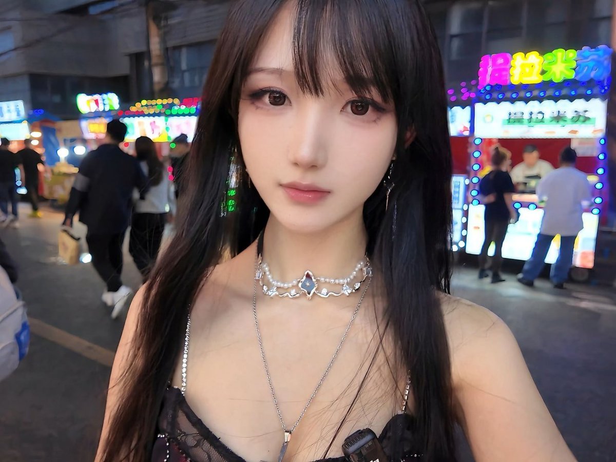 RalstonWes's tweet photo. 这样穿出门回头率真高！下次约粉丝申请保镖.....哈哈
有人报名吗 https://t.co/mrvDdlXuNj