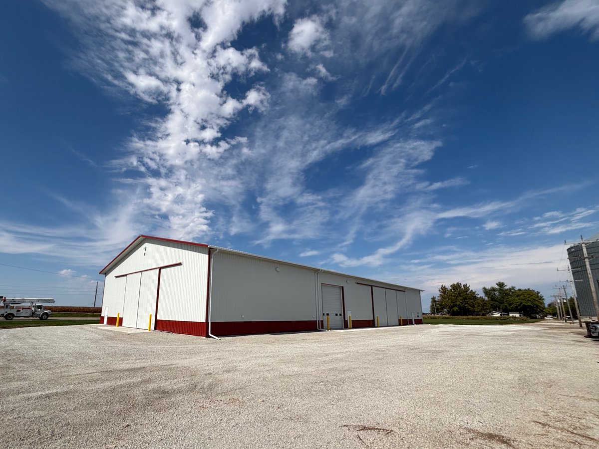 GROWMARK's tweet photo. Our Commercial Construction and FS Construction Services teams partnered together to build @evergreenfsinc' replacement warehouse in Wapella, IL. We are just a few short weeks away of completing the interior buildouts and final sitework touchups. https://t.co/AVeCBgZ3Bk