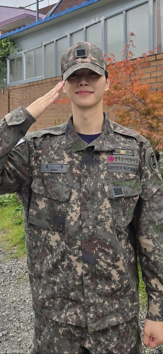 Itsme_kn1990's tweet photo. Sergeant Song Kang, give us an action drama! 🔥
#ซงคัง #SONGKANG https://t.co/env6rY1OAq
