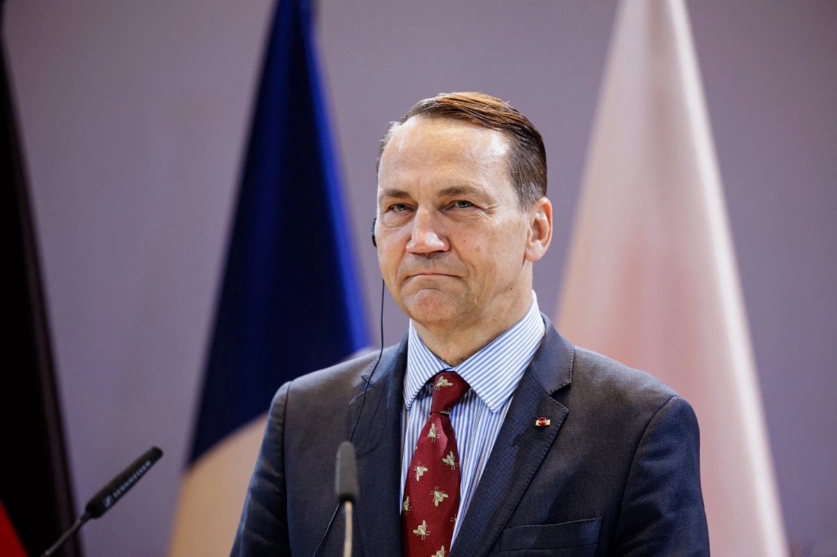 RpsAgainstTrump's tweet photo. Polish Foreign Minister Radosław Sikorski blasted Musk in a post on Twitter, writing:

“Hey Elon Musk, ⁠big man, are you playing politics with ⁠your products again?. As your European customers, we are watching you.” https://t.co/5QZkzoMSEv