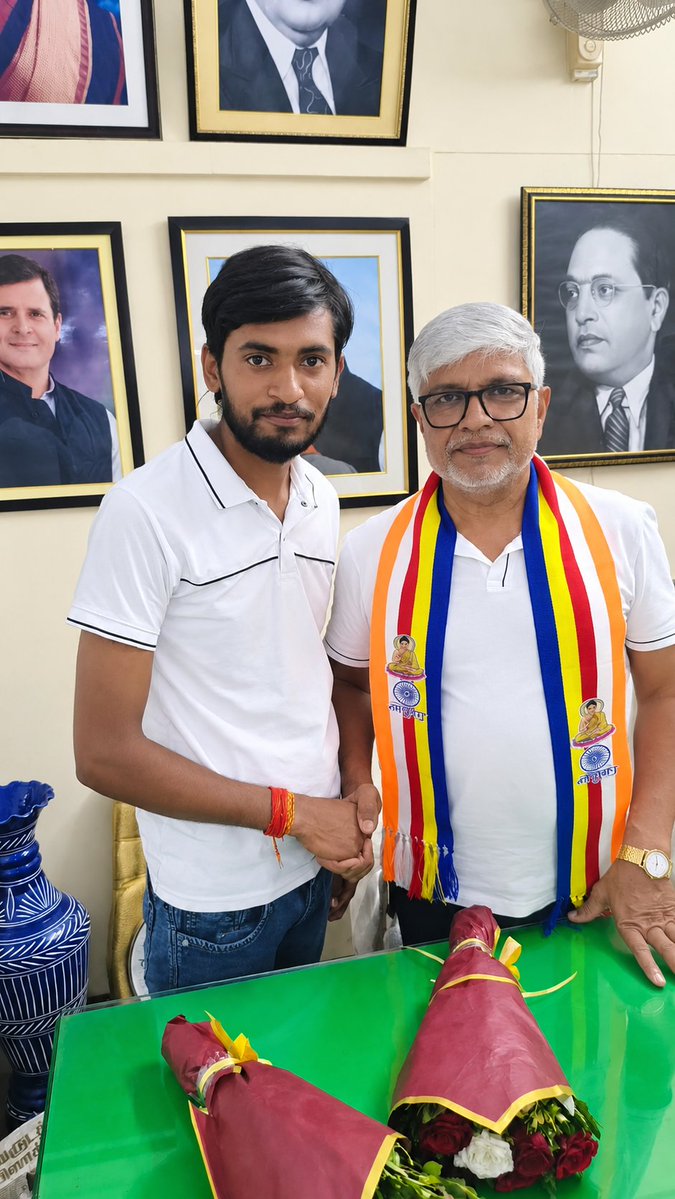 ShaktiM31INC's tweet photo. AICC, दिल्ली में SC विभाग के राष्ट्रीय अध्यक्ष एवं UP प्रभारी आदरणीय श्री @AdvRajendraPal   जी से आत्मीय भेंट हुई।
आपका स्नेह, आशीर्वाद व मार्गदर्शन नई ऊर्जा देता है।
संविधान की रक्षा और सामाजिक न्याय ही हमारा संकल्प है।
जय भीम ! जय कांग्रेस ! जय संविधान !
@INCUttarPradesh https://t.co/3SsSXteFL4