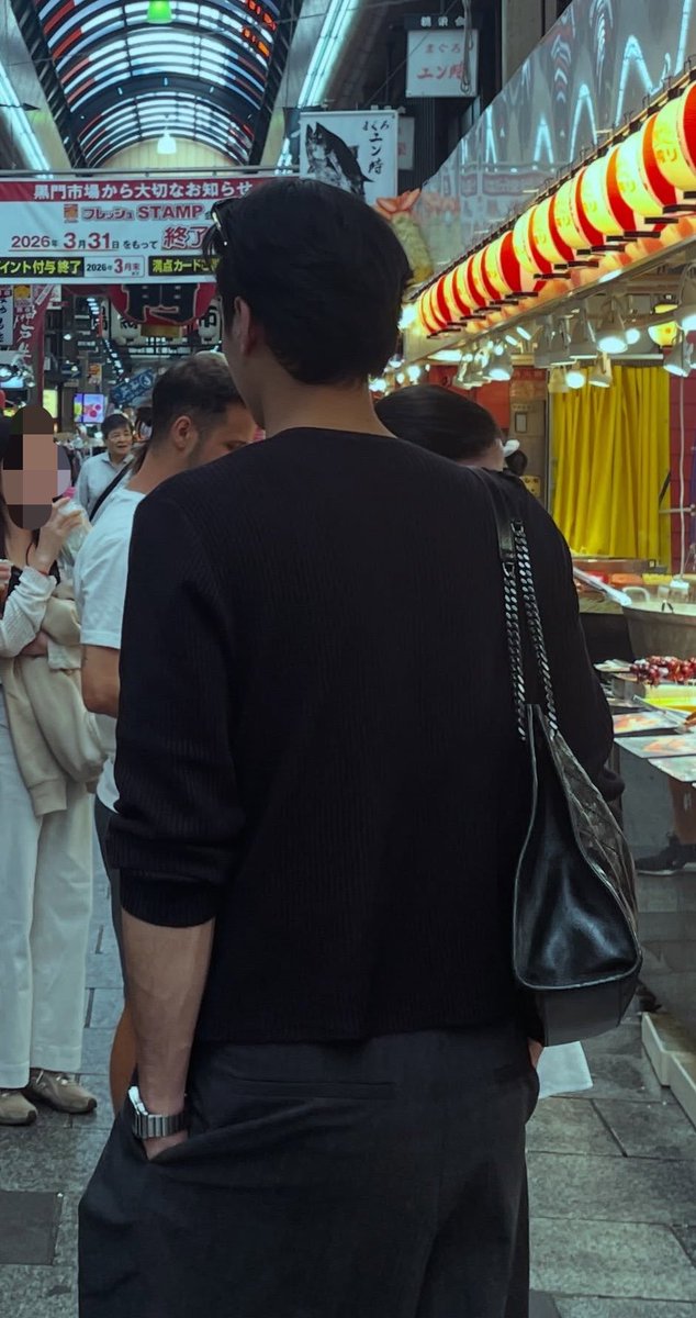 n0turchou's tweet photo. หล่อยันแผ่นหลัง เกินไป y—y https://t.co/bhMIbBpVMA
