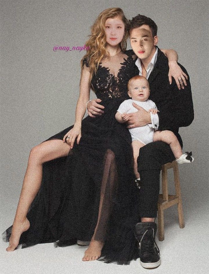 LongerTopTanin's tweet photo. @LongerShin @HankerJANE @LongerZhiwu Ooh, when I look in the mirror
I'll melt your heart into two
I got that superstar glow, so
Ooh (do the boogie, like)
A side step, right-left, to my beat
High like the moon, rock with me, baby https://t.co/dBJ8coGbKF