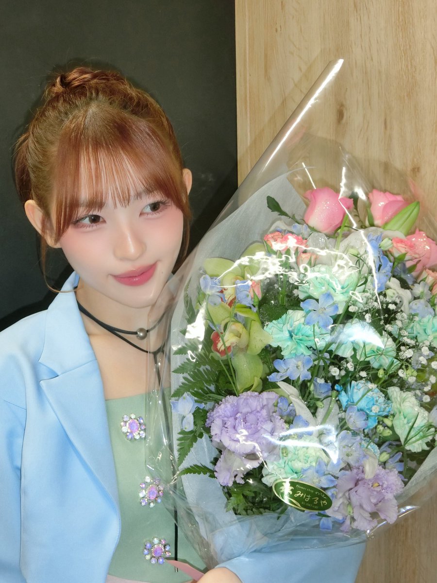 shuka_gushi's tweet photo. MISS MERCY Major 1st Single「Be The One」発売記念イベントありがとうございました✨
結成してから8年
この日を迎えられてすっごく幸せです😭❤️
メジャーデビューができたのはMirror1人1人のおかげです！！本当にありがとう！！

そしてオリコンランキング5位になることができました🥺❤️すごく嬉しかったしすごく安心しました（ ;  ; ）
次は絶対に1位目指して頑張ります❤️‍🔥
今日のはデイリーランキング‼️
ウィークリーランキングも大事なので是非土日のリリースイベントも遊びに来てください‼️

そして今日はアルコ&ピースの平子祐希さんがMCをしてくださいました（ ;  ; ）✨
TikTok撮影や公認お兄ちゃんなどありがとうございました！！

サプライズで超特急のユーキさんからお祝いコメントいただきました😭✨
大尊敬しているユーキさんからのコメント凄く嬉しかったです！！
EBiDANの皆さんのように冠番組を持てるように
超特急さんのように東京ドームに立てるように頑張ります🔥

3年後に東京ドーム
私たちだけでは叶えることができませんが
改めて今日Mirrorとなら絶対に叶えられると感じました！！Mirrorのこと本当に大好き宝人間
これからも応援よろしくお願いします❤️‍🔥

#MISSMERCY #スタダ