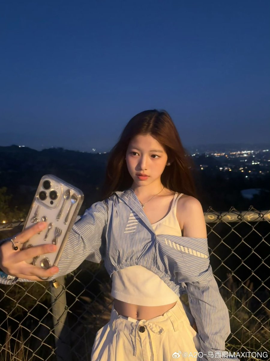 S00NGCI's tweet photo. 메르시 폰케이스 라인업 장난아니라서 엠지력에 놀람 https://t.co/Bxpkz5PDAF