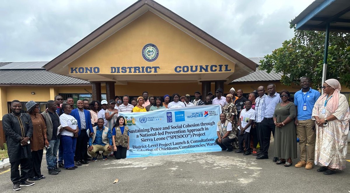 UNDPSierraLeone's tweet photo. Advancing lasting peace in 🇸🇱!

With @moped2025, @UNICEFSL &amp; @UNWOMEN_SL , @UNDPSierraLeone supported district consultations for the @UNPeacebuilding-funded SPESOCO project, engaging women, youth &amp; local leaders to strengthen inclusive, nationally led conflict prevention. https://t.co/RrVe934v96