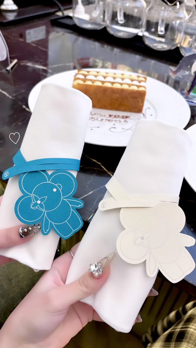 nya_tk0's tweet photo. 📍 LE CAFE V / 銀座
ヴィヴィエンヌと星導のおとも似ててかわいいΣ(•ω• ﾉ)ﾉ♥
ミルフィーユちょー美味しかった✨
 #インショウ派 https://t.co/gkF0pyiECl