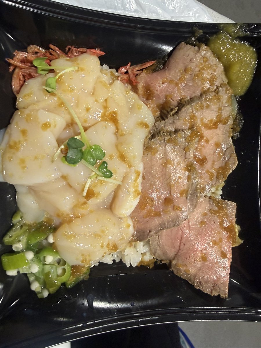 Delfinosara's tweet photo. 最近食べて美味しかったもの😍

①千疋屋パーラーのハロウィンプリンアラモード〜日本橋 天丼 金子半之助の特上より高いぞ🤣
②芋博の芋福堂のモンブラン〜ベルドでも食べれるね！
③イセザキモールにあるカレー屋ラマイ〜揚げブロッコリーが美味🥦
④ハマスタグルメの定番〜間宮堂のホタテ丼 https://t.co/J8JvdZIPKZ