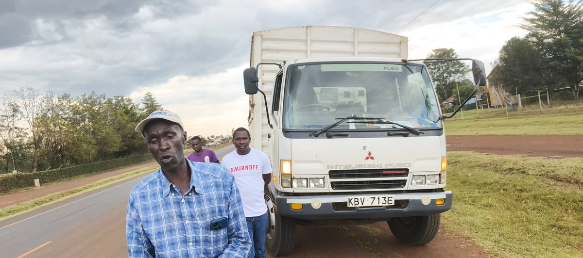 c_chepsikor's tweet photo. 🚨 Hit and run!
The driver of this @KenyaBreweries lorry KBV 713E dropped a wheel chock on the Bungoma–Eldoret highway near Kambi Kuku. I drove right into it from behind, destroying my entire oil tank, and the driver sped off.
Please rt for accountability! https://t.co/YhGrwc6RH4