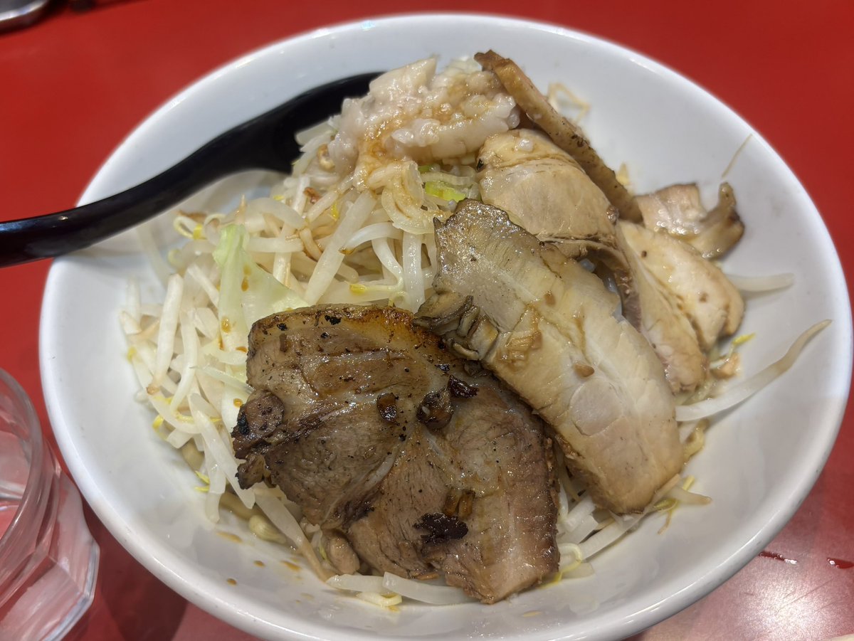 jam_korute's tweet photo. ご帰宅ありがとうございました🍀　遅番お給仕でした…(告知忘れ…お給仕タグを本当に使います)
今日初めてJAMったーデビューしたりたりたり…ロングきたりたりたり… 写真をもっとあげて！との声も聞いて即撮りました❣️
謎ポーズと家系まぜそば https://t.co/yu0eVwVTJk