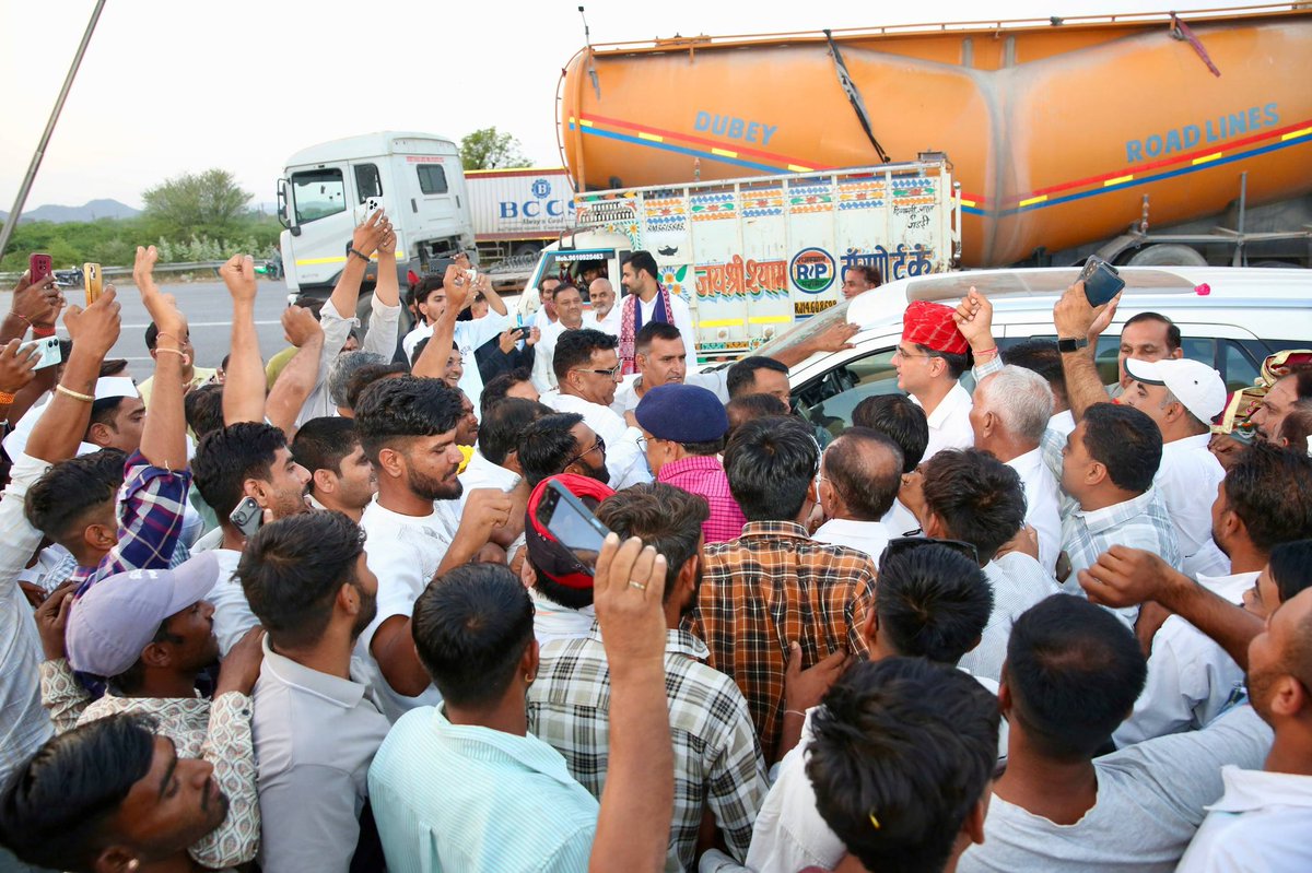 SachinPilot's tweet photo. आज शाम किशनगढ़ के रास्ते में कार्यकर्ताओं से आत्मीय मुलाकात। https://t.co/XNTj3BPO7H