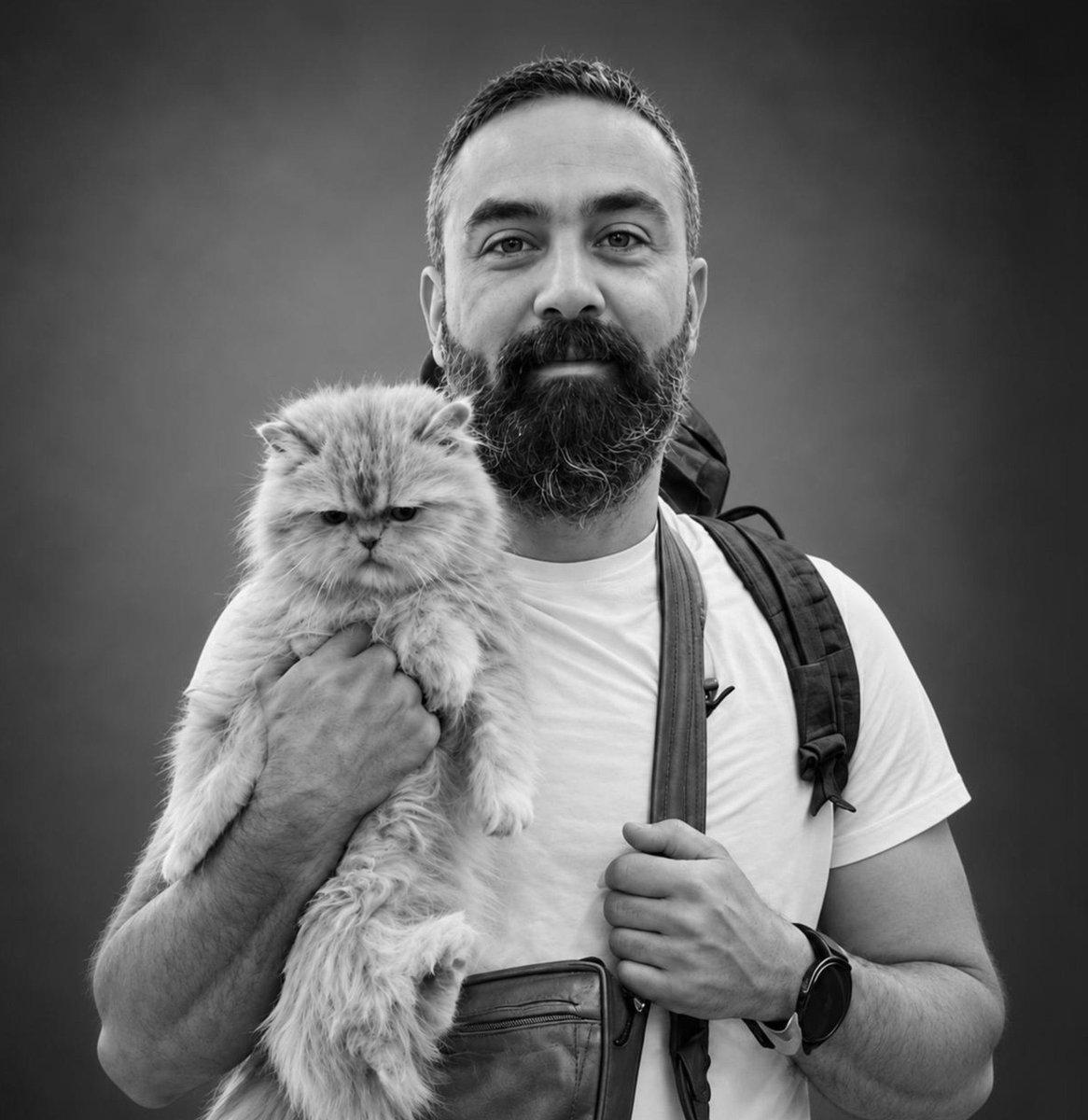 Tiziana_DR's tweet photo. Questa foto mi spezza il cuore. Lui è #AliSinaMostafavi, assassinato stamattina dal regime islamico iraniano solo per aver partecipato alle proteste contro il regime. Aveva 38 anni ed era uno scalatore professionista. Crimini contro l’umanità. Onoriamo la sua memoria. https://t.co/obJ0MLySqy