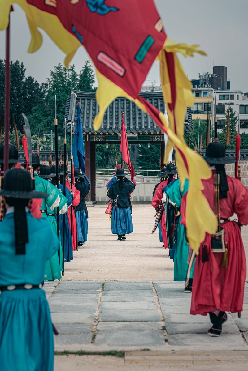khorseracing's tweet photo. @Rimi_07i 경복궁을 가면 꼭 찍게 되는 그 장면이네요!
한동안 경복궁 출사에 빠져 있었을 때, 자주 촬영했던 기억이 납니다.
특히 저는 '대고삼타'가 너무 좋더라고, 그 공간 자체를 휘어 잡는 느낌...
알고리즘으로 이 게시글 본 김에 언제 한 번 다녀와야겠습니다. https://t.co/ReM34dCKuB