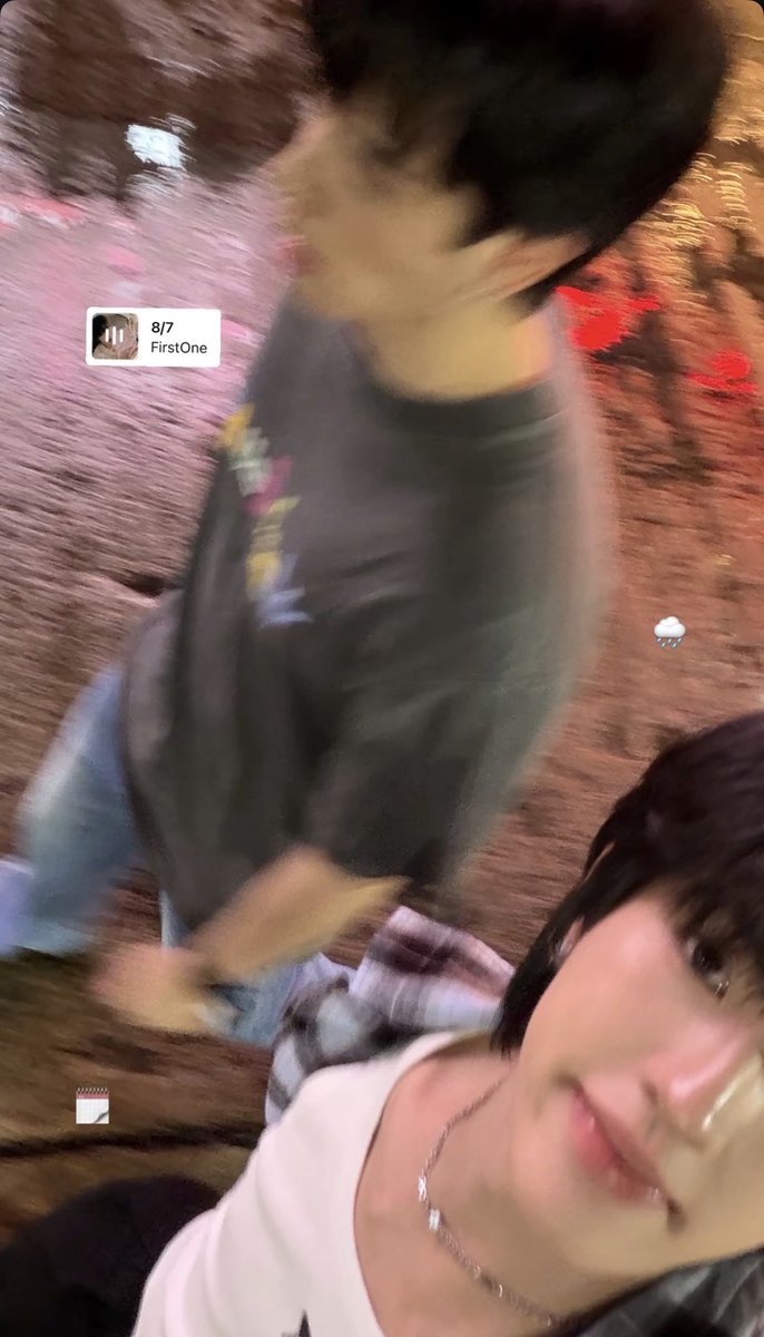 lattekimtmilk's tweet photo. they’re holding hands???? hello??? 🥹🥹😭😭😭😭

#lattekim #kkim_pst #lattetnc https://t.co/KRv7uzhrSZ