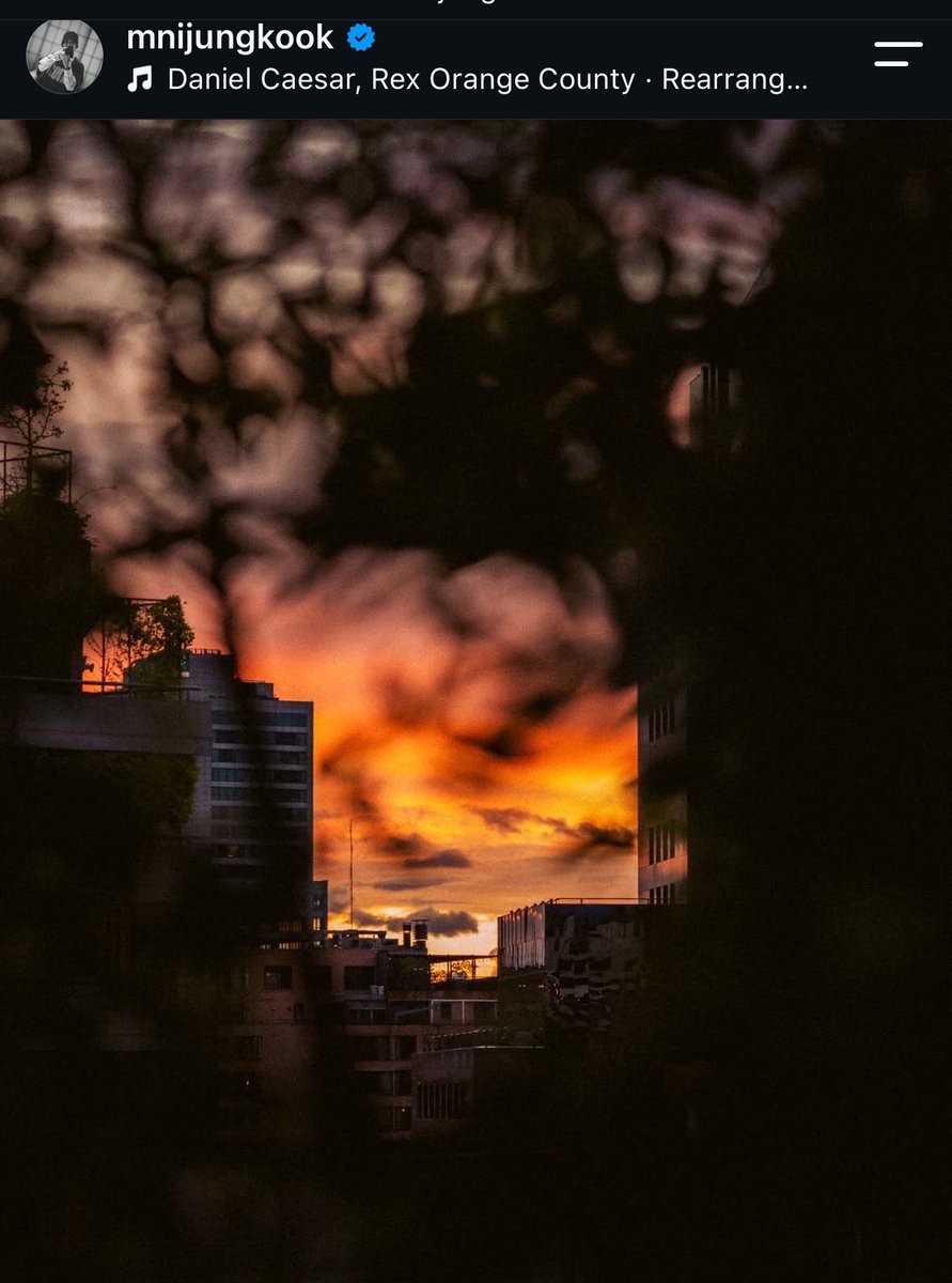 aegiguu's tweet photo. ESTÁ FOTO ES TAAAAAN LIMEÑA EL BRODER VIVIENDO EN SU DEPA Y SACANDO UNA FOTO AL ATARDECER AAAAAH https://t.co/Fohq5siuFy