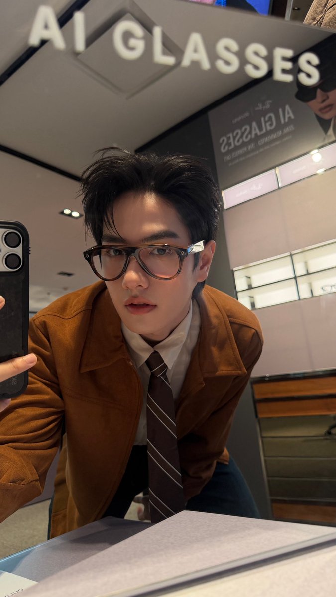 nattanaxx's tweet photo. ขอบคุณทาง RayBan มากๆ เลยคับที่ชวนนันและเพื่อนๆพี่ๆ มาร่วมงานในครั้งนี้  ดีใจม้ากๆ ที่ได้มาเป็นส่วนหนึ่งของงานคับ ขอบคุณที่เอ็นดูเด็กคนนี้ ไว้มีโอกาสเจอกันอีกน้าคับ 🫶🏻🤍

#RaybanmetaXDMD
#nattanax https://t.co/hMUkrUE3Lx