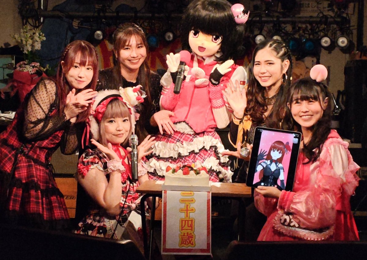 momochi373's tweet photo. 【ご報告✨】
桃知みなみ は、
2008年末に18歳でデビューし
2019年の生誕で20歳になって
#もっちバ2026 において...

＼ 24歳になりました🎂！／

わあい！！ありがともっち＼(^o^)／
びっくりしたぁー！！！ https://t.co/fkBK1D6Jn0