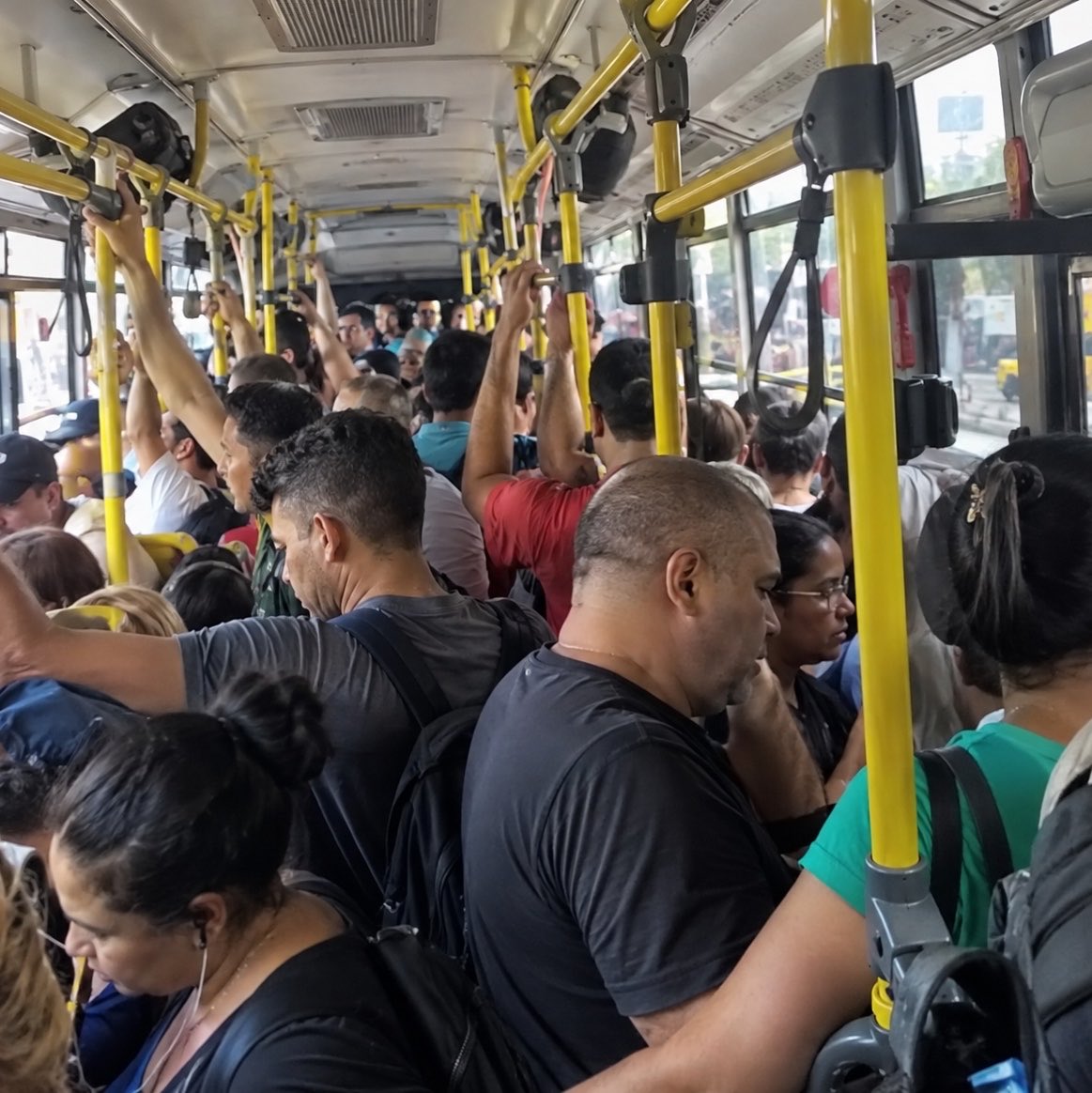choquei's tweet photo. 🚨ATENÇÃO: Hoje poder ser o FIM da escala 6x1. A votação da proposta está marcada para hoje no Senado Federal. https://t.co/IyXScpPd0o