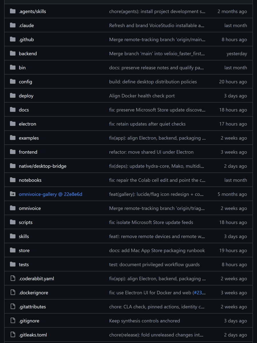 OopsUpdate's tweet photo. 오늘 GitHub 일간 트렌딩 2위에 오른 VoiceStudio 소식이에요!
구독료 없이 내 컴퓨터에서 음성 복제와 더빙을 바로 돌릴 수 있는 무료 오픈소스 앱이 주목받고 있어요.
확인 시점 기준 오늘 하루 별만 3,547개를 받았어요 🔥

개발자는 이 앱을 로컬에서 돌아가는 ElevenLabs 대안으로 소개하고 있어요.
음성 복제부터 영상 더빙, 오디오북 제작까지 내 컴퓨터에서 직접 처리할 수 있답니다.
앱 자체는 AGPL-3.0 무료 오픈소스예요.
내 컴퓨터에서 돌리는 로컬 실행에는 정기 구독이 전혀 필요 없어요!

설치도 간단해요.
공식 Releases에서 내 운영체제에 맞는 설치 파일을 받아서 깔면 돼요.
Windows x64는 .exe
macOS는 .dmg
Linux는 .AppImage와 .deb
설치 후 앱에서 Voice cloning 메뉴를 열면 안내에 맞춰 필요한 모델을 알아서 내려받아요!
공식 설치 파일은 미서명 상태라 운영체제 신뢰 경고가 뜰 수 있어요.

내 컴퓨터 사양도 확인해보세요.
NVIDIA GPU는 CUDA로, Apple Silicon Mac은 Metal로 가속을 지원해요.
전용 GPU가 없으면 CPU로 돌릴 수 있지만 속도가 느리고 약 5GB 여유 디스크가 필요해요.
Intel Mac은 앱 화면만 지원해서 원격 백엔드가 필요하답니다.

이용 조건도 꼭 챙겨야 해요.
기본 모델인 OmniVoice 가중치는 비상업(CC-BY-NC) 조건이에요.
상업용 음성 제작은 모델별 조건을 확인해야 해요.
공식 안내대로 반드시 허락받은 음성만 복제해서 써주세요!

비싼 음성 구독료를 아끼고 싶다면 9월 23일 배포된 v0.5.6 버전으로 가볍게 시작해보세요 🎧