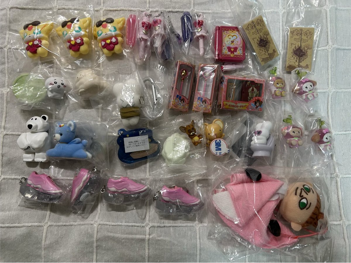 4meronomeron4's tweet photo. @mmmiiu5kk 検索から失礼いたします。画像1-3、画像4赤丸のものお譲り可能ですが、お求めのものございますでしょうか？画像1枚目は画像3枚目より2点、2枚目は3枚目より1点の抱き合わせをお願いしております。(mikkoナッツは4点でお願いしています)ご検討いただけますと幸いです。 https://t.co/u7SPvmcW40