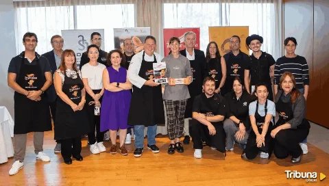 tribunaSoria's tweet photo. 🏆 ¡La Chistera conquista el Mejor Torrezno del Mundo de Innovación!
🥓 Su tapa "Tesoro de Soria", creada por José Antonio Antón, combina panceta a baja temperatura con alioli de lima y wasabi.
😋 El jurado la eligió por unanimidad entre ocho propuestas
 https://t.co/IkMiv8HQYe https://t.co/SJ0Nfvq7r2
