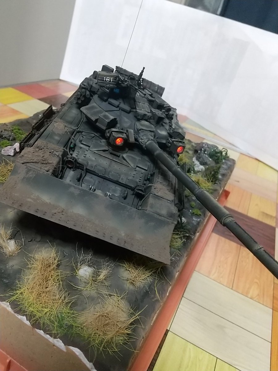 pajerocamper's tweet photo. 初で戦車ジオラマに挑戦です。
ロシアの主力戦車T-90。
黒土が広がるロシア平原の荒地での戦闘をイメージしてみた❗️ https://t.co/oPe8lGLzUe
