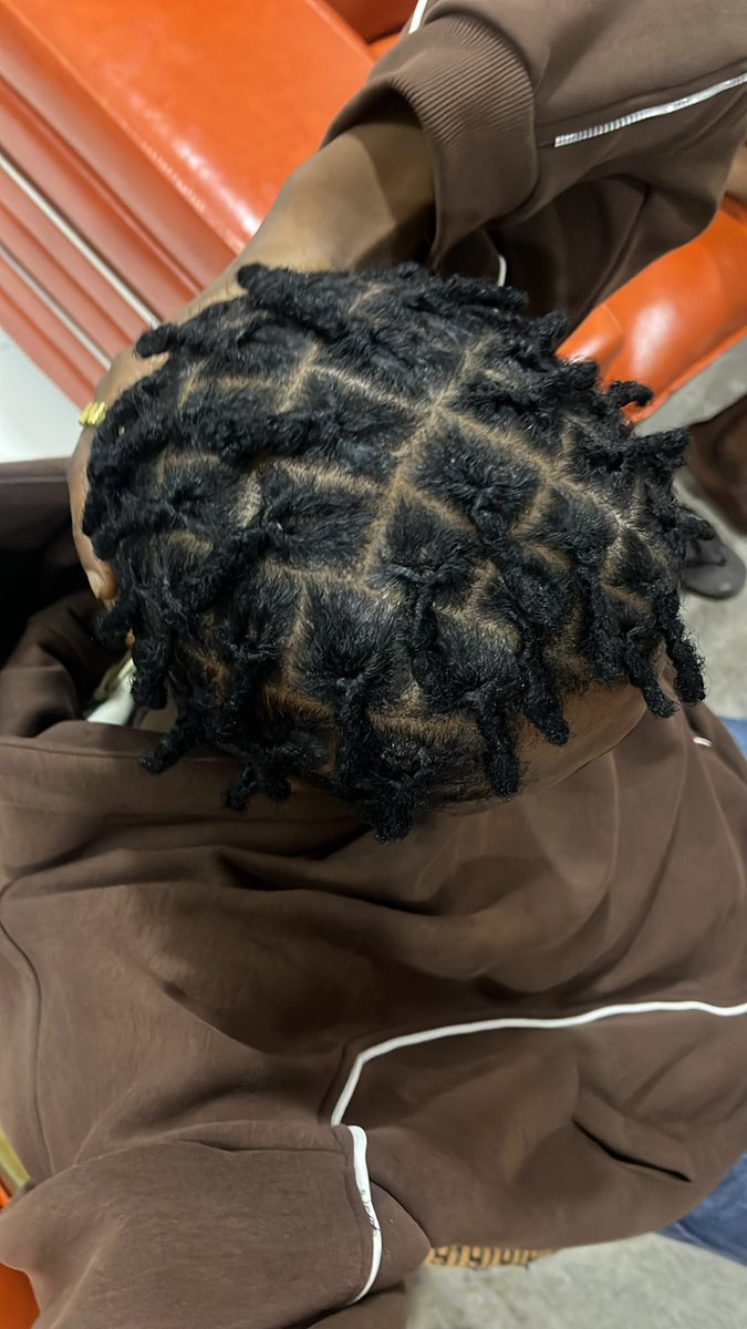 jozzy0147's tweet photo. Hairstyle 💇 😩
Done ✅ 
#THEKIDD4rm1300 https://t.co/cyNdZKwtMH