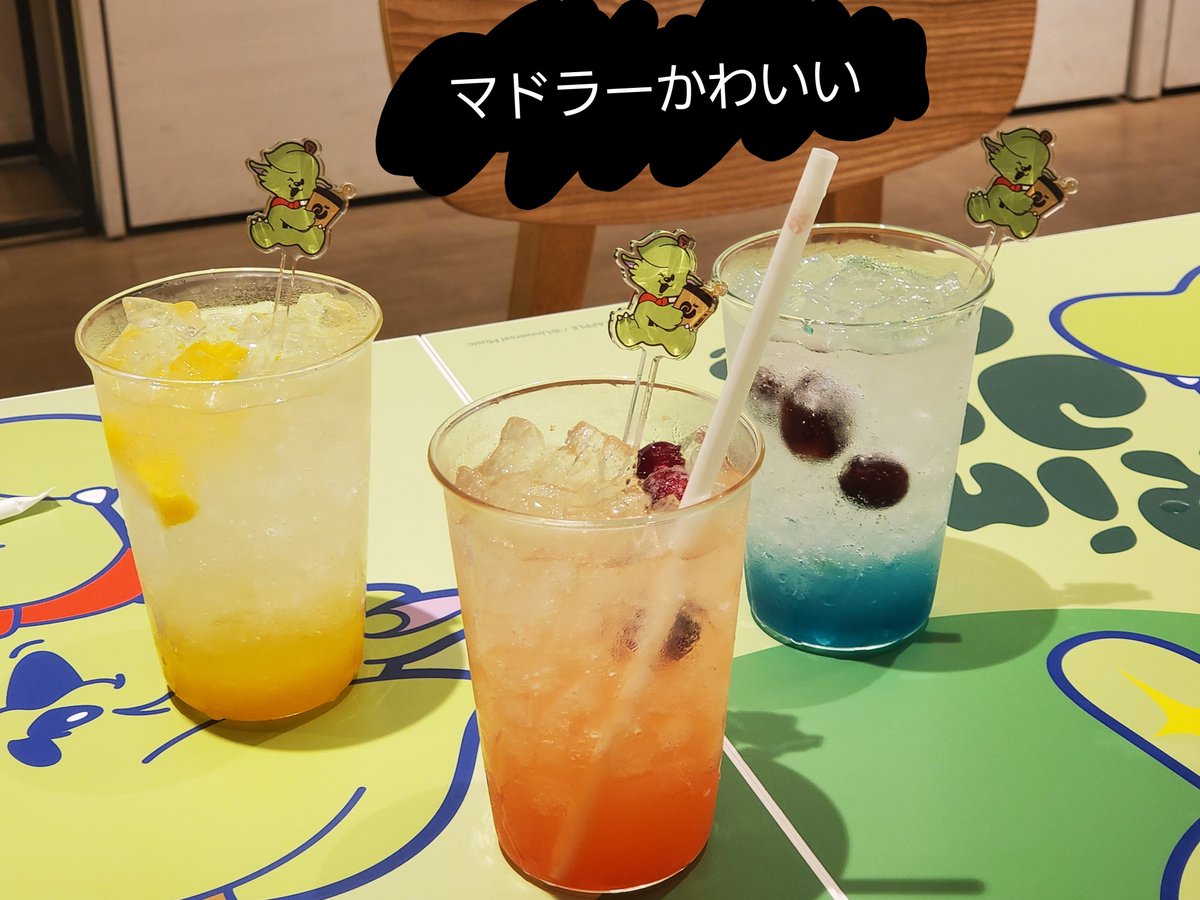 green104apple's tweet photo. Cafe行ってきたー！
注文して写真撮って食べてグッズ買って…と75分じゃ時間足りなーい😂
食べるの遅くてデザートのアイスも溶けてるし🤣
結局グッズもほぼ買ったので散財しまくった😂
店内かわいかったぁ🍏💕
フードもデザートもドリンクもおいしく頂きました🙏
#RingoJamCafe https://t.co/z6nc3J089K
