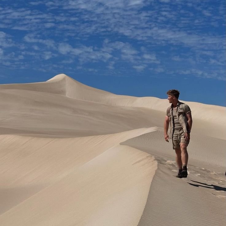 westoeaston's tweet photo. Lagi simulasi jadi musafir, bedanya aku bawa powerbank sama sunscreen 👌

#desertlife #lifeisanadventure #arabianstyle #findingdesertlion #findingnemo #hiimdomi #kelas3nihbos #liburandulu #vacationonly #nostudy https://t.co/jRIvMAR8yy