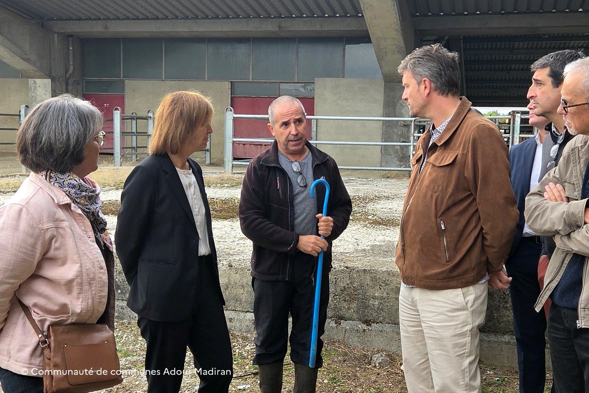 Prefet65's tweet photo. #NotreTerritoire | Sibylle SAMOYAULT, #préfète65 a rencontré les élus de la communauté de communes #AdourMadiran. Au programme : rénovation du parc Val d’Adour, signature du contrat Eau &amp; Climat avec l’Agence de l’eau Adour-Garonne et découverte du projet Bigorrus. https://t.co/IlyJRSKpAb