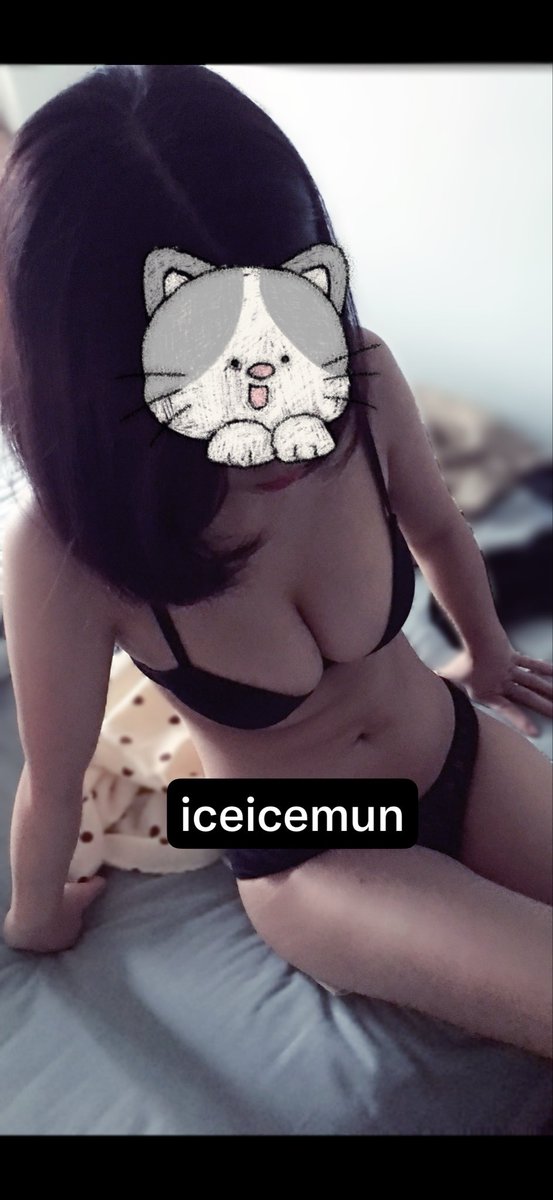 iceicemum's tweet photo. 领口太大走光被偷拍了，那干脆脱光给你看内搭 #母狗 #夫妻 #nrt #偷拍 #人妻 https://t.co/YfmdQ3x1XM