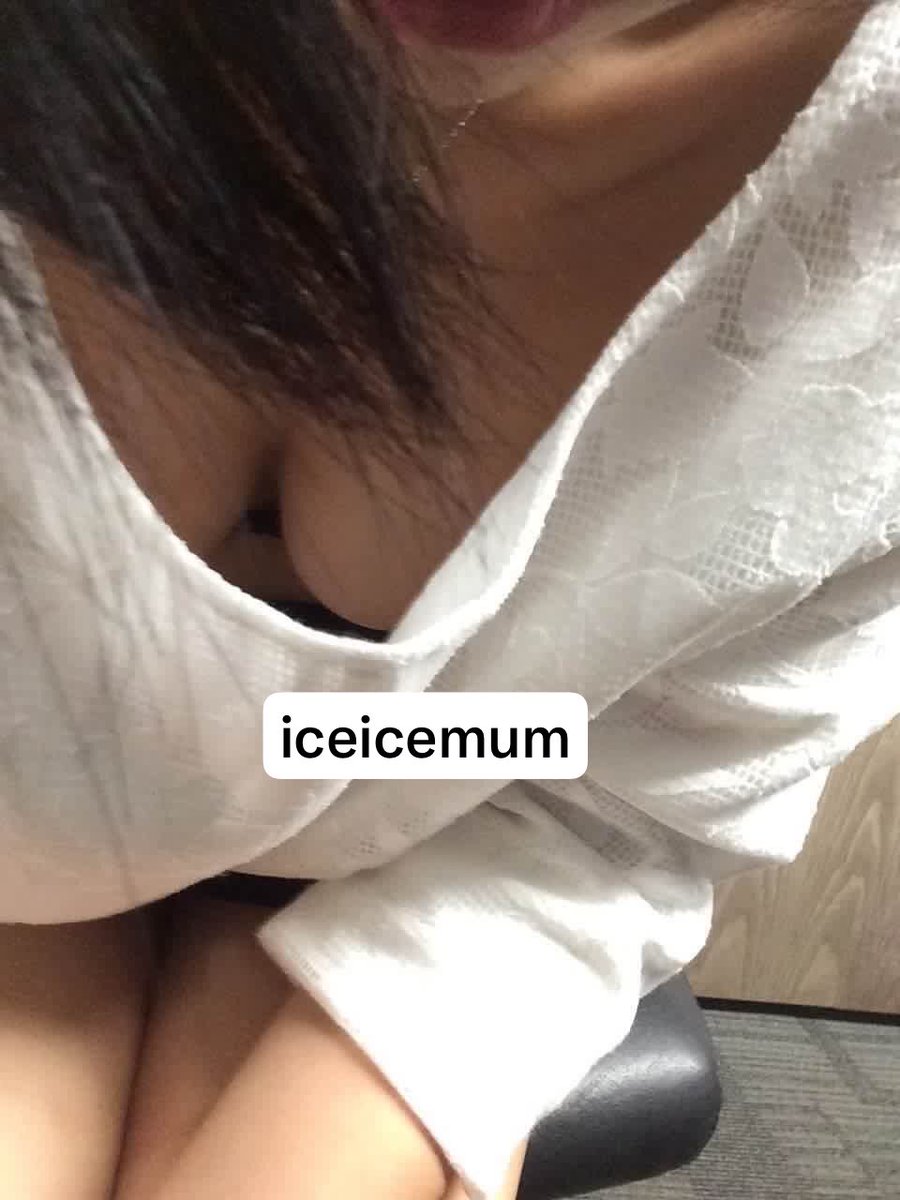 iceicemum's tweet photo. 领口太大走光被偷拍了，那干脆脱光给你看内搭 #母狗 #夫妻 #nrt #偷拍 #人妻 https://t.co/YfmdQ3x1XM