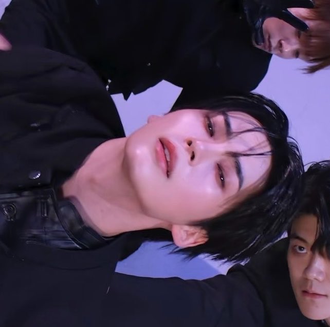 yourbeeeeeen's tweet photo. UNREAL LEVELS OF HANDSOMENESS 🖤 https://t.co/3HngtpQFZN