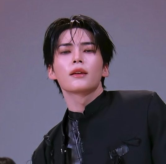 yourbeeeeeen's tweet photo. UNREAL LEVELS OF HANDSOMENESS 🖤 https://t.co/3HngtpQFZN