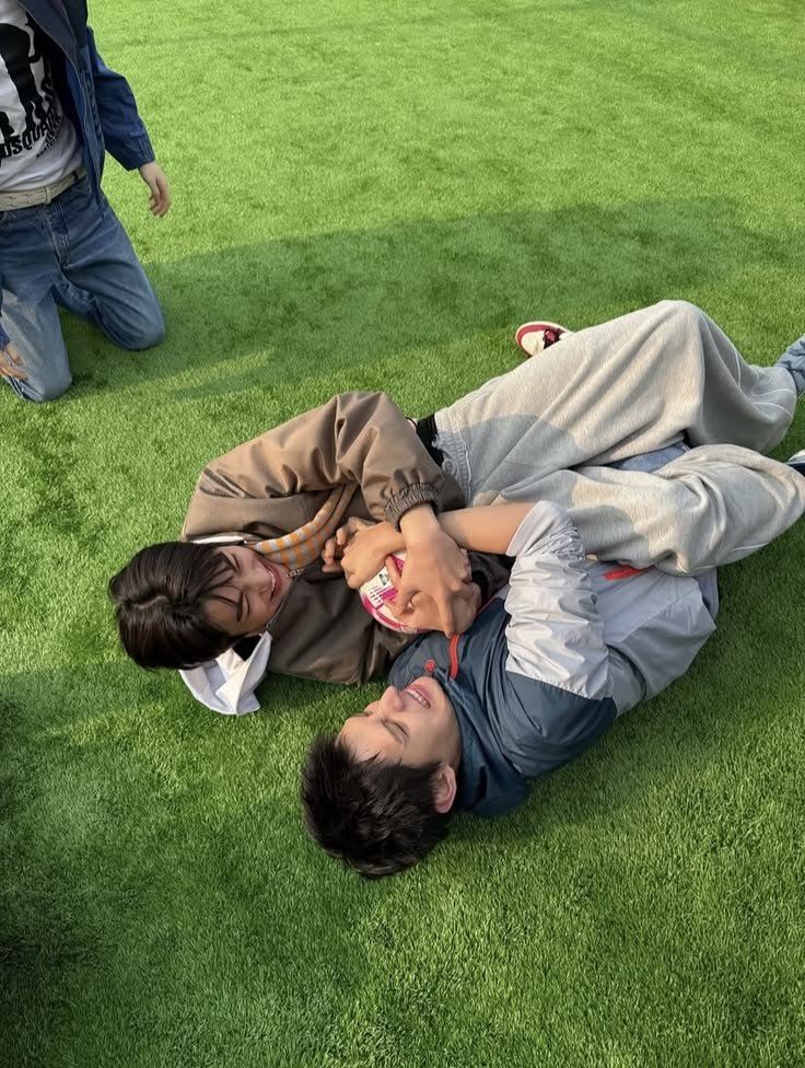 keonhomiaw's tweet photo. "dari lubuk hati dd yang paling dalem, dd mau ucapin hepi besdey buat abang tertua kita, dd bakal jagain tiga adik' kita yang lain dengan baik, jadinya abang gausah khawatir sama sekali!!😆 dd janji bakal dengerin kata kata abang dan nurut sama abang hehe"

HUEHUE MY MADMAKZ🥹🤍 https://t.co/WjAnQnWup8