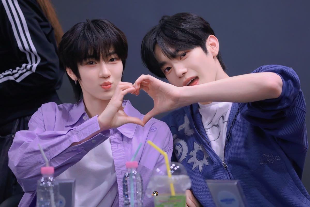 h73772983's tweet photo. 나 진짜
막둥이랑 리더 조합 너무 좋아함
걍 너무 무해하고 귀엽고 사랑스럽고 막 와라랄해주고 싶음….🫶
그리고 둘다 너무 순하고 착하니까 아들키우는 기분이야 https://t.co/18VBtuBmnL