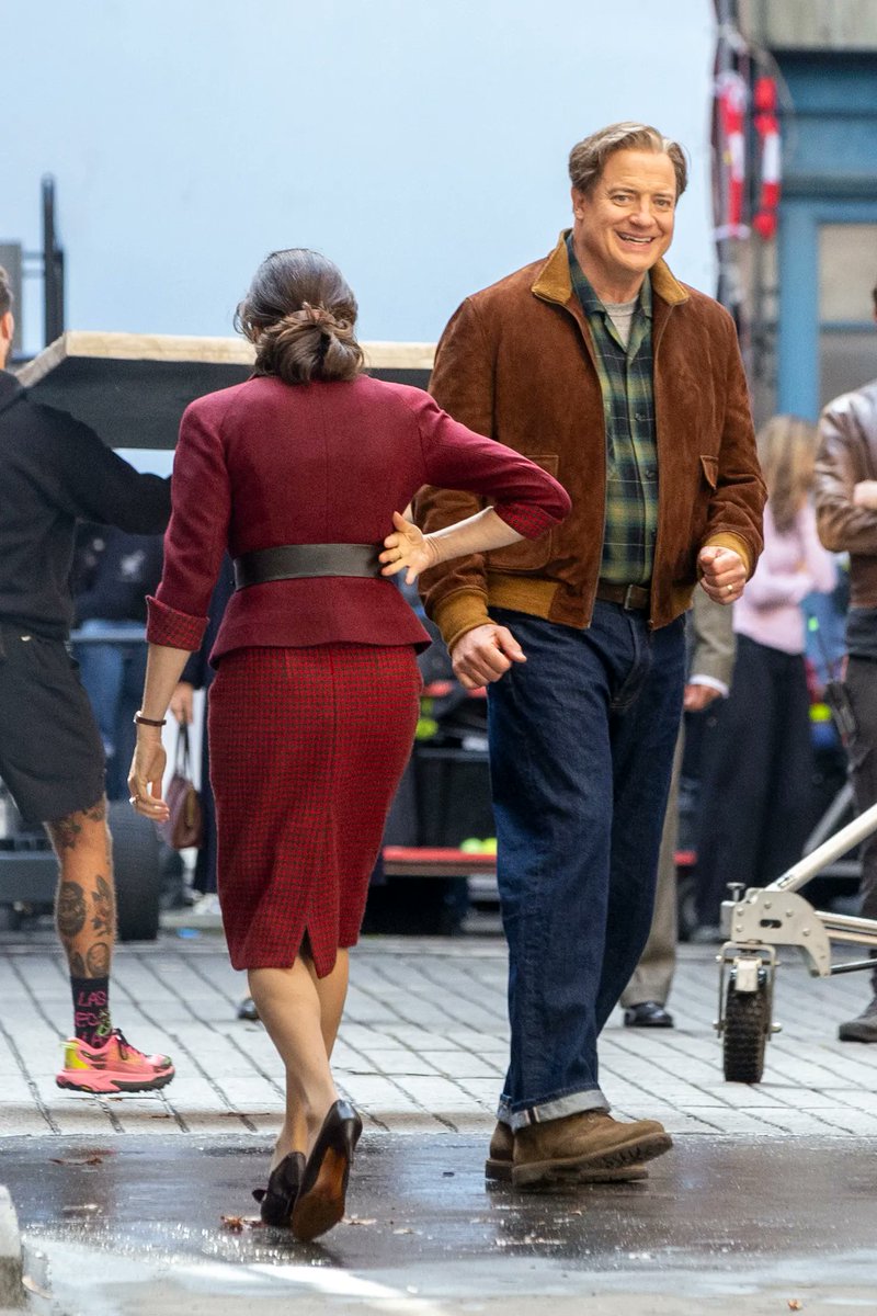 RachelWeiszNews's tweet photo. Rachel Weisz and Brendan Fraser reuniting 25 years after The Mummy Returns (part 3)

They look so happy your majesty https://t.co/FnYtPeijVv