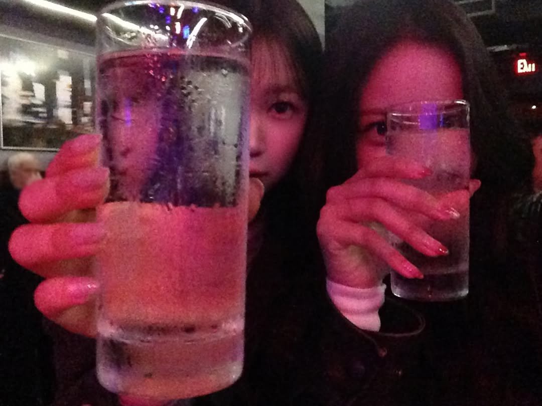kuimyeon's tweet photo. hellooo?? can u see us through this glass of ice water? 🧊👀 carmen unnie and i chilling after a long day with the cold water. hope u're staying well-hydrated today too🥤 https://t.co/9uTsIj7G8b