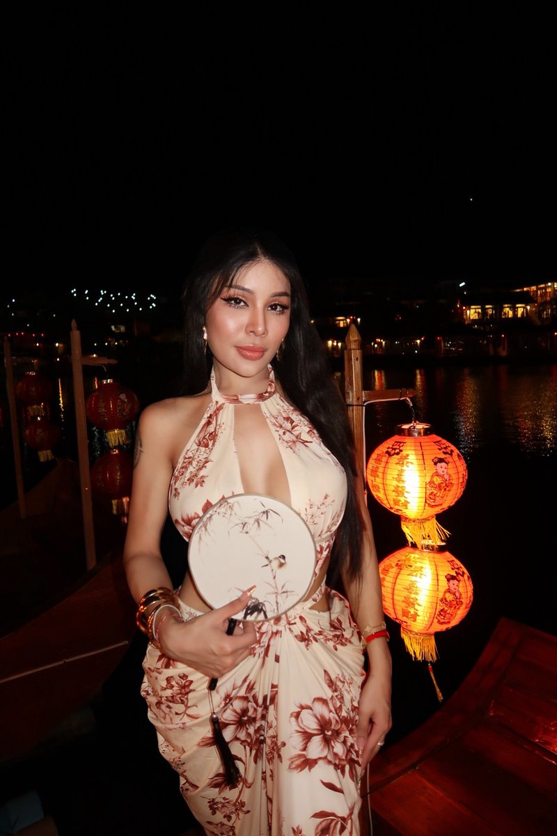 afcerglow's tweet photo. #ladyboy_bahrain and #ladyboy_juffair ,,,,… https://t.co/Vu5bFwUdHi