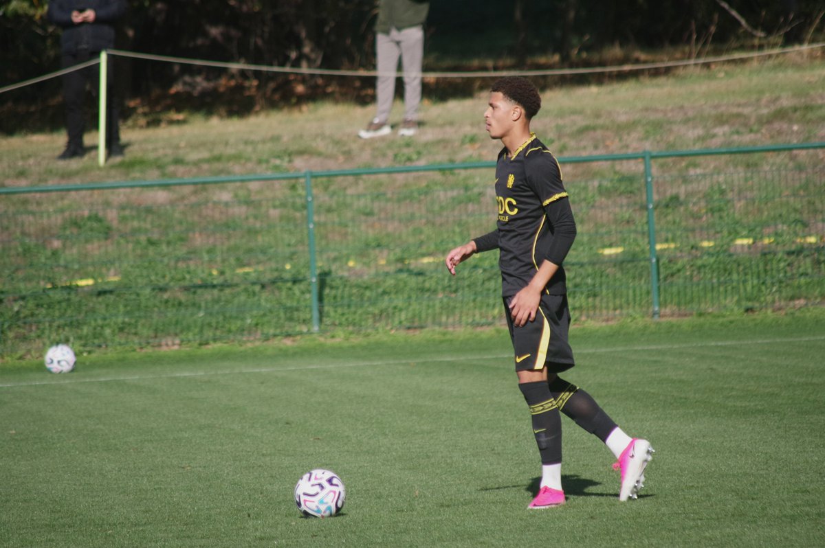 fleetphotos's tweet photo. @ReadingFC U18 0 v @ChelseaFC U18 3 131026 - #sambou @chelseayouth @TheChelseaForum @RisingBallers_ @ChelsTransfer @NizaarKinsella @CFCNewsReport #chelseafc #readingfc https://t.co/MtH7EtmWAC
