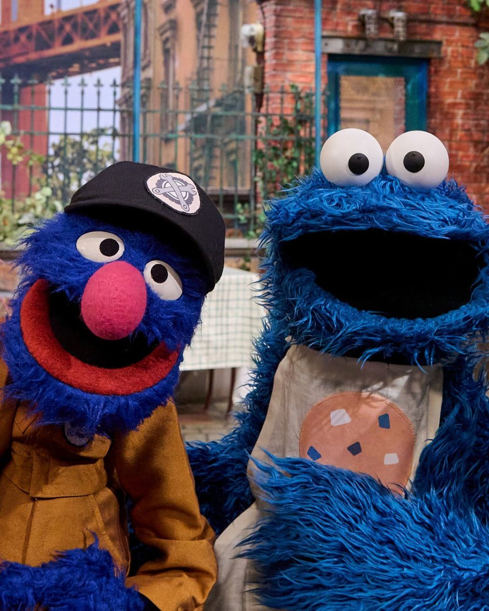MeCookieMonster's tweet photo. Happy birthday to me friend who is always there for everyone on Sesame Street. Me love you, @Grover, and me hope you have a great day! #HappyBirthdayGrover 💙 https://t.co/nuUnzjmzMR
