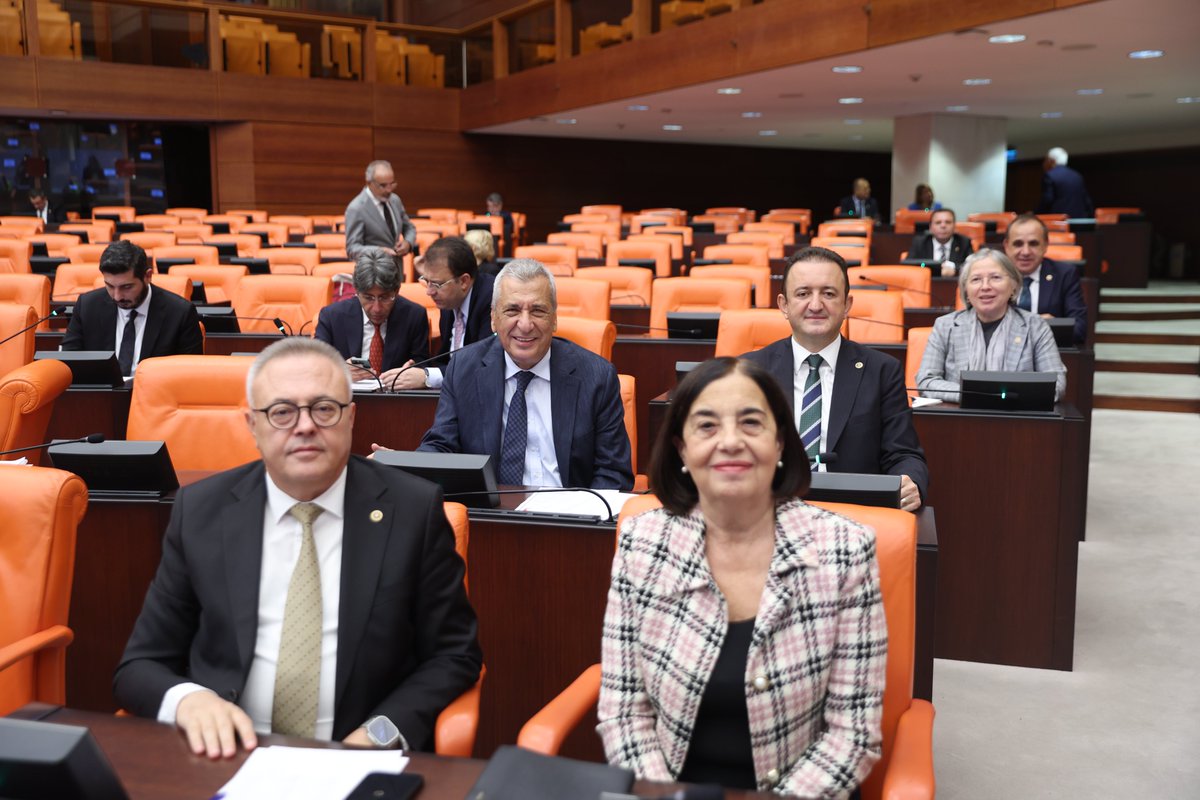 hasanozturkmen's tweet photo. TBMM'de çalışmalarımıza devam ediyoruz...
Meclis kürsüsünden defalarca haykırdım, bu yasama döneminde de TBMM'ye gelmesini istediğimiz düzenlemeleri anlatmaya devam edeceğim...
◾️Ücretli öğretmenliğe son, en az 100 bin öğretmen ataması
◾️Kademeli emeklilik,
◾️Yardımcı Hizmetler Sınıfı,
◾️Yapı kayıt mağduriyetinin çözülmesi,
◾️Mülakat mağduru öğretmenlere atama,
◾️Memur disiplin affının gelmesi,
◾️Staj ve çırak başlangıç olması,
◾️Usta öğretici ve ücretli öğretmenler
◾️7538 sayılı Kanun’la yapılan değişiklikle engelli emeklilerin çalınan haklarının iadesi
◾️Öğretmenlere tayin hakkı
◾️696 KHK ile Zorunlu Emekli Edilen İşçilerin işe iadesi
◾️POMEM sağlık ve sınav sorunları mağdurları
◾️Engelli memur ataması
◾️ASM Grup Elemanları
◾️Üniversite idari personele merkezi tayin sistemi
◾️Ehliyet affı
◾️Okul öncesi ve ilkokullarda tüm öğrencilere bir öğün ücretsiz yemek.

Halkın sorunlarının çözüm adresi Cumhuriyet Halk Partisi
