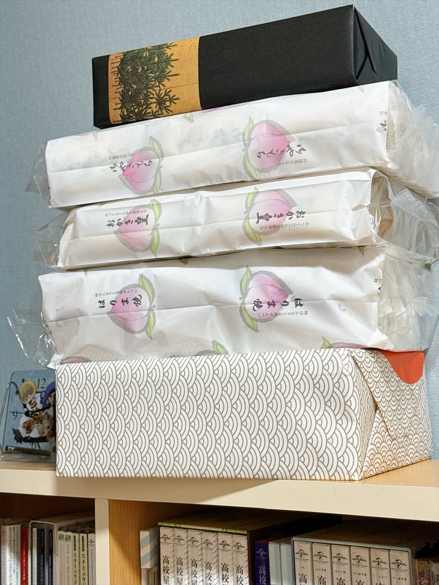 45stm_k30's tweet photo. 家族が大好きなおかき屋さんのおかき買いに行ってくれてた大歓喜😭✨✨
先日は買えなくて、リベンジしてくれており、、、食べ物への貪欲さは遺伝子かもしれないねえ、、、
そして月皇海斗の"皇"にテンションあがるのはオタクの性なんだよな…🥺
おかき150枚あるのでちょっと間は飢えずに済みますね🥺 https://t.co/Zv7kKlxTp4