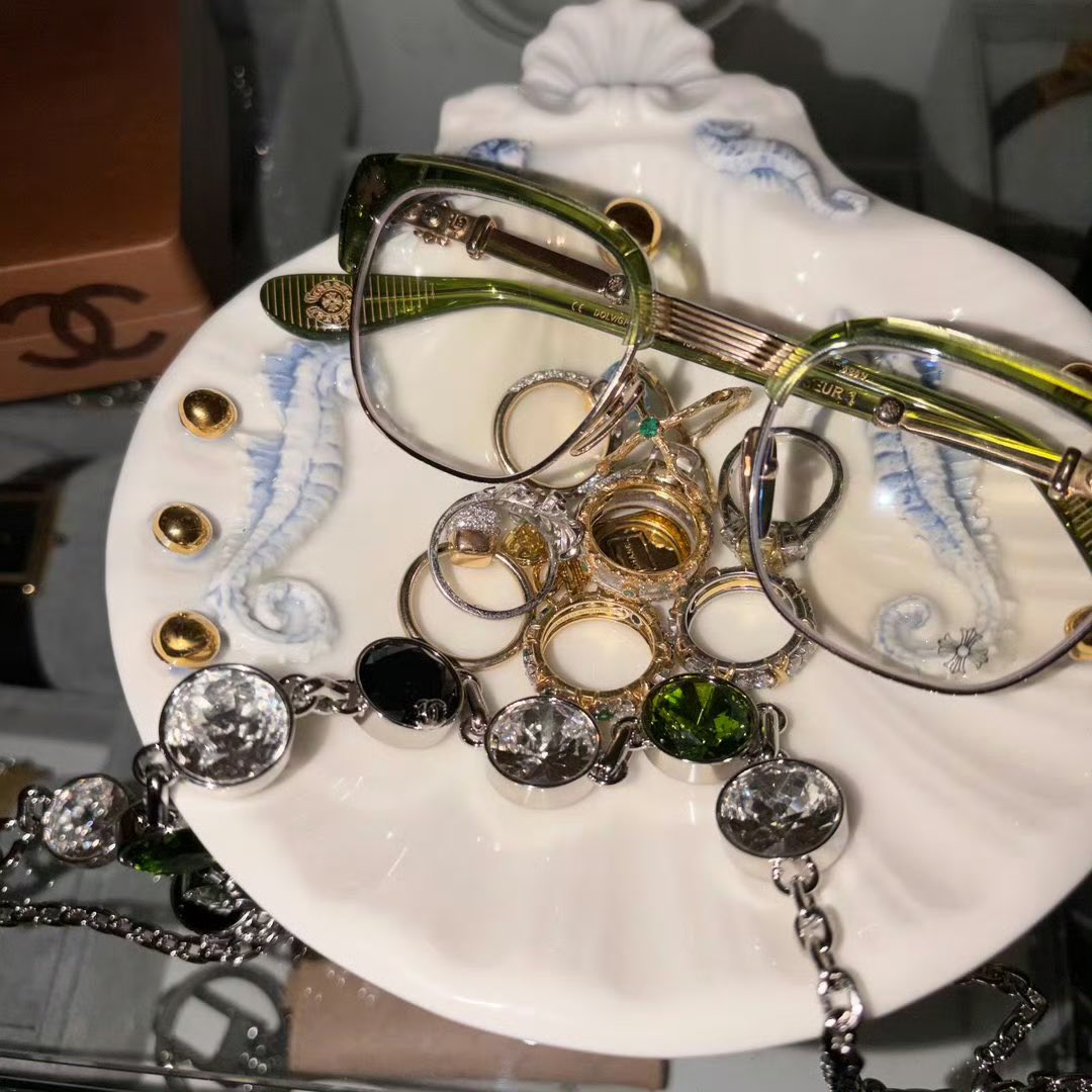 POPCORNBOBO323's tweet photo. Wow… this plate is seriously so beautifulㅠㅠ 🤲🏻💗

The seashells 🐚 and seahorses 🌊 are so delicate and detailed that I thought it was store-bought! 

I can’t believe RENJUN made this ceramic piece all by himself!! 🥹

Our Renjun is seriously so talented with his hands……𐔌՞•̀֊•́՞𐦯 ♡