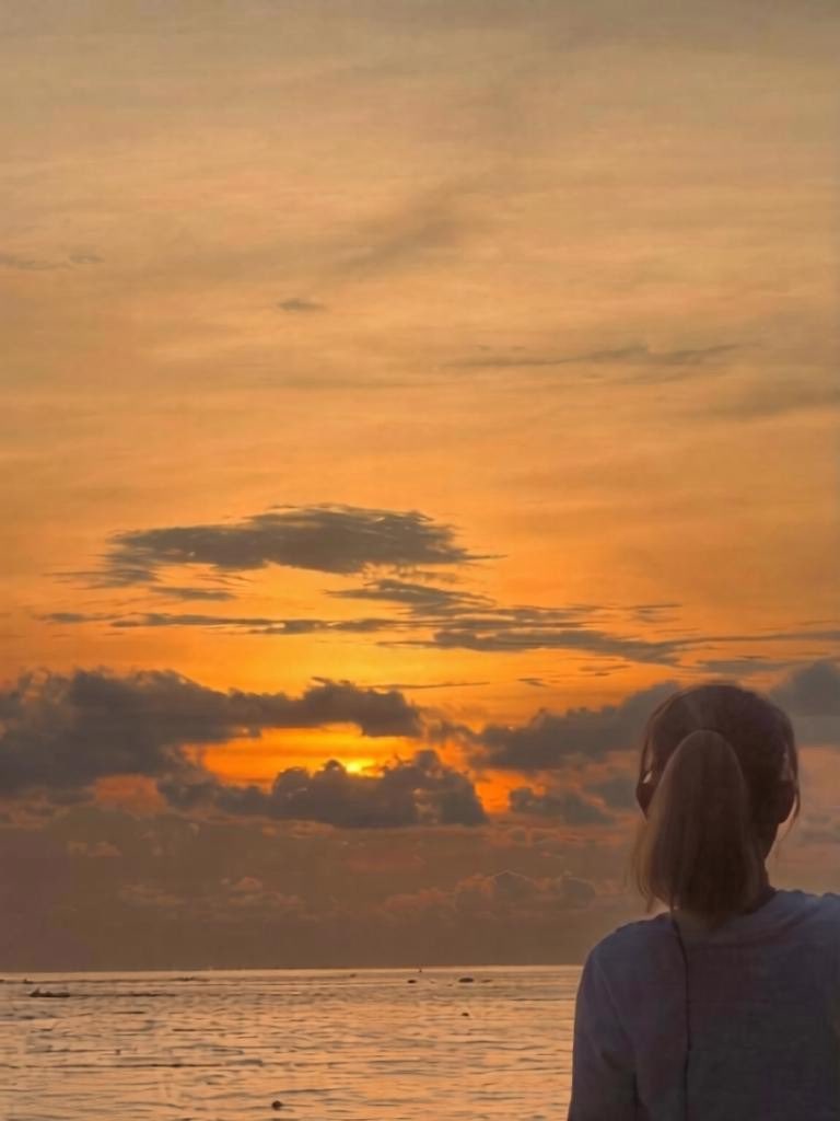 ali_lenie's tweet photo. ...dreamy SUNSET🏝️🛥️🖤... https://t.co/HeljrmNzog