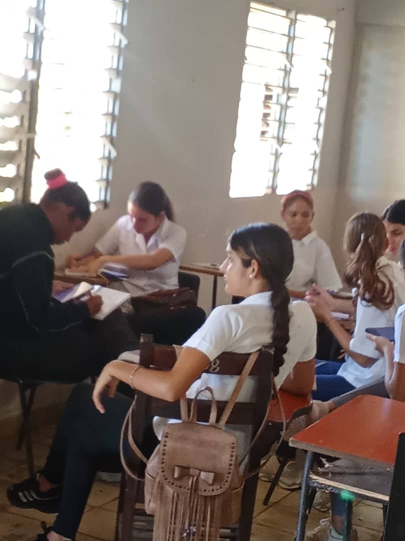 AguadaSalud's tweet photo. Formando los héroes de la salud en el corazón de nuestro Municipio. Las Ciencias Médicas no solo se estudian en las grandes ciudades. En nuestros municipios, tenemos el privilegio de formar a los profesionales que mañana cuidarán de nuestra propia gente. https://t.co/Su9l1s517m