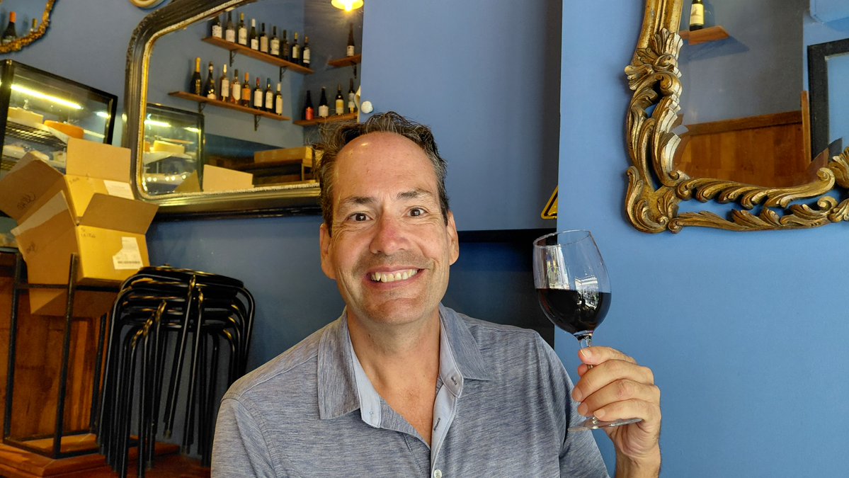 EatDestination's tweet photo. Checking out what is perhaps the best street in all of Lisbon for wine bars. Terrific wine reasonably priced, great food, and I got to write on the wall! https://t.co/1zfywz2olV #foodie #PortugueseWine #lisbon #HiddenGems #anjoslisbon https://t.co/beAOpapd1h