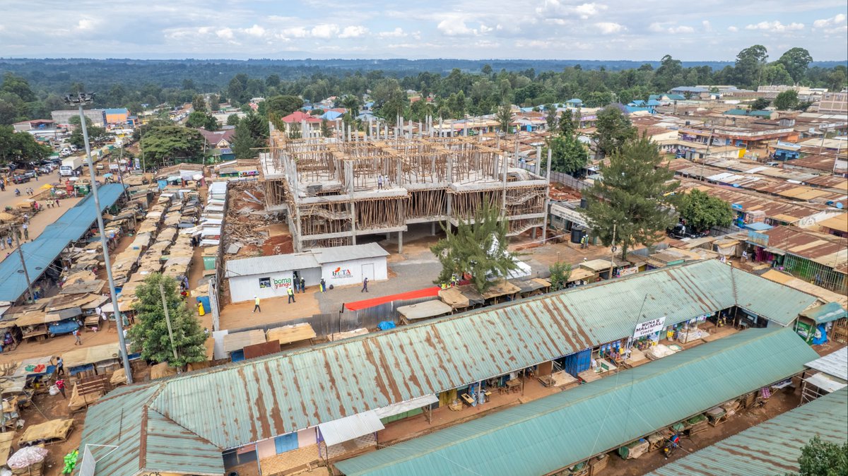WilliamsRuto's tweet photo. The Government is investing KSh17 billion in Trans Nzoia County to build affordable housing, modern markets and student hostels.

Of this, KSh1.5 billion has been allocated to build 15 modern markets, providing Mama Mboga and other traders with decent and dignified working environments.

Inspected construction of Kiminini Modern Market, which will accommodate 500 traders. The KSh181 million project is 50 per cent complete and is scheduled to be completed in December 2026.