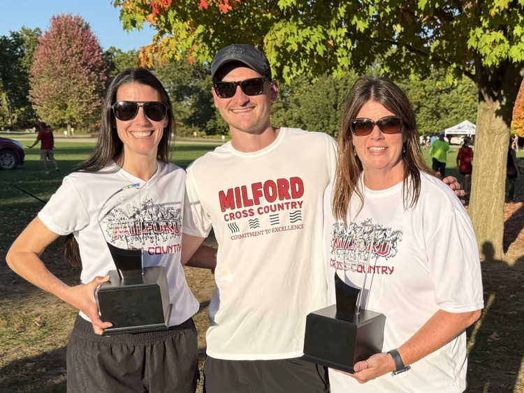 MuirColts's tweet photo. What happens when you combine determination, discipline, positivity, and hard work with talented coaches and runners? You get an unstoppable team! After yesterday's final meet, Muir Boys and Girls Cross Country are now the Conference Champions. Go Colts! https://t.co/4kGJCYnAGO